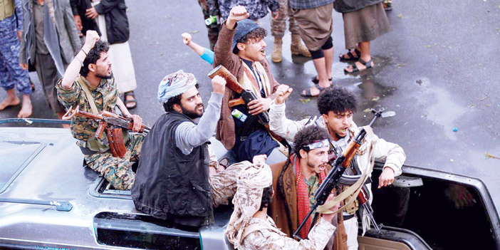   عناصر حوثية إرهابية في صنعاء خلال مراسم تشييع قاسمي