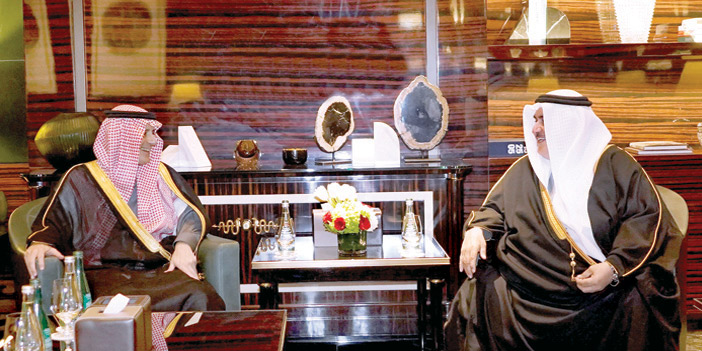  وزير الخارجية البحريني مع الجبير