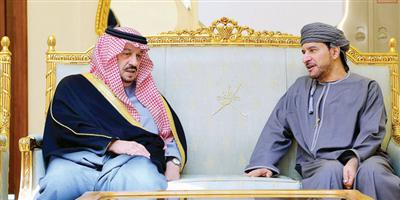 أمير منطقة الرياض يقدم العزاء في وفاة السلطان قابوس 