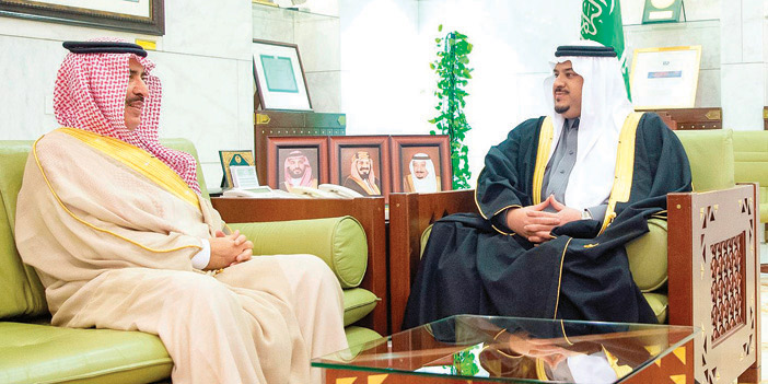  الأمير محمد بن عبدالرحمن خلال استقباله مساعد أمين منطقة الرياض