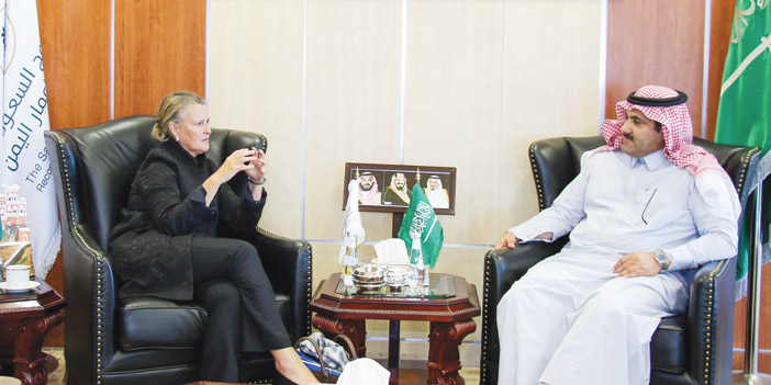السفير آل جابر يلتقي منسقة الأمم المتحدة للشؤون الإنسانية باليمن 