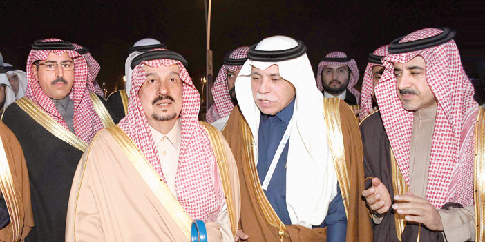  الأمير فيصل بن بندر خلال تدشينه أمس فعاليات ملتقى بيبان الرياض في نسخته المطورة