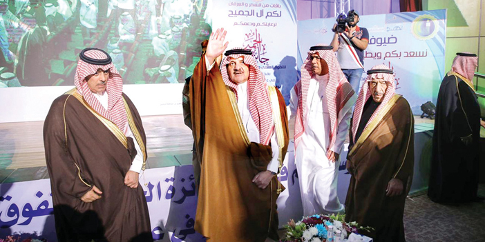 الأمير سعود بن نايف أثناء دخوله حفل الجميح