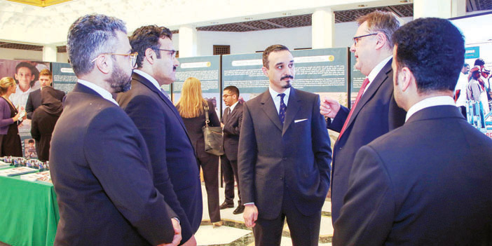 الأمير خالد بن بندر شهد تدشين معرض البرنامج السعودي لتنمية وإعمار اليمن في لندن 