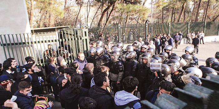  جانب من المظاهرات في الجامعات الإيرانية ضد نظام الملالي