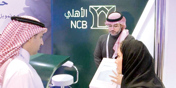  نائب محافظ منشآت للتمويل أثناء تدشينه منصّة البنك الأهلي لدعم رواد ورائدات الأعمال في بيبان الرياض