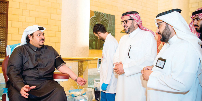 نائب أمير منطقة الرياض يدشن حملة 100 يوم للتبرع بالدم 