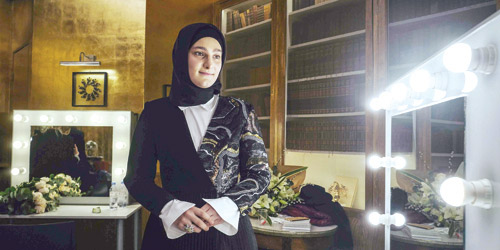 ابنة الرئيس الشيشاني تقدم عرض أزياء في باريس 