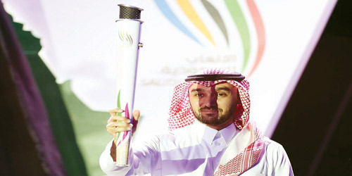  الفيصل يحمل شعلة الألعاب الأولمبية السعودية