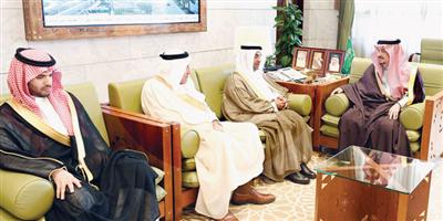 الأمير فيصل بن بندر يستقبل أمين عام مجلس التعاون ومحافظ هيئة العقارات 