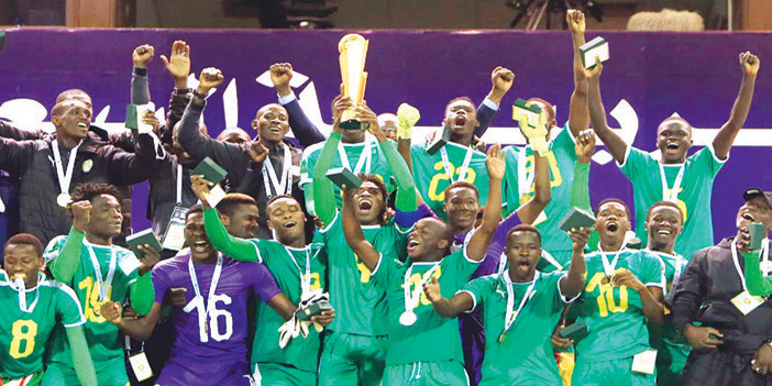  منتخب السنغال متوجا بكأس البطولة