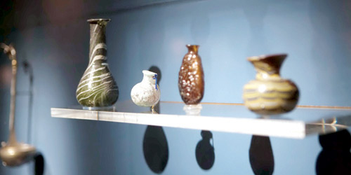  قوارير العطور الزجاجية تظهر ثراء حضارة الفاو