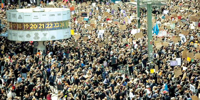  آلاف المتظاهرين ضد العنصرية في عدد من مدن العالم