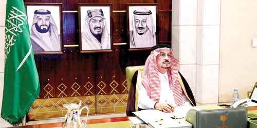 أمير منطقة الرياض يستعرض مع الخطيب الاستراتيجية الوطنية للسياحة 