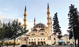 تاريخ الإسلام في ألبانيا وجهود المملكة في خدمة المسلمين 