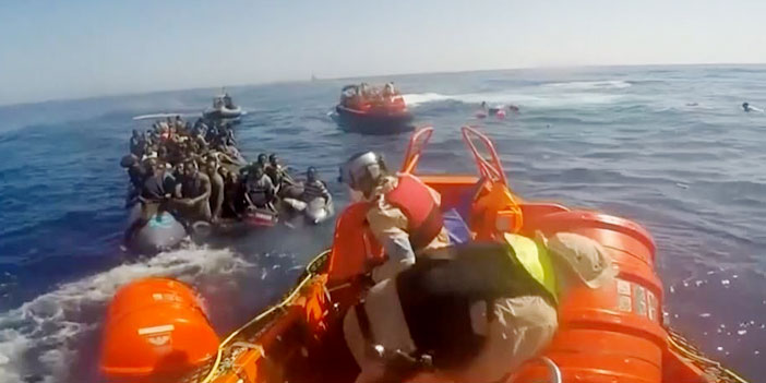 95 مهاجراً معرضون للغرق في المتوسط بعد فرارهم من ليبيا 