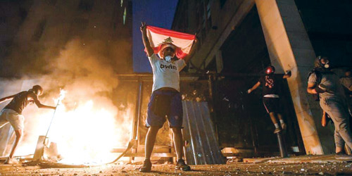  اللبنانيون مستمرون في التظاهرات لحين الاستجابة الكاملة لمطالبهم