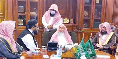 مفتي المملكة يلتقي رئيس علماء باكستان 