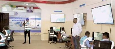 مركز الملك سلمان للإغاثة يموِّل تجهيز مركز الإنذار المبكر في الصومال 