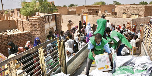 مركز الملك سلمان للإغاثة يواصل توزيع المساعدات على المتضرِّرين من السيول والفيضانات في السودان 