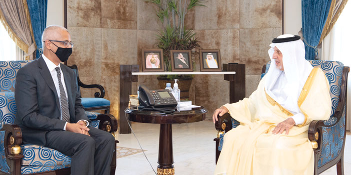  جانب من استقبال الأمير خالد الفيصل للسفير الأسترالي