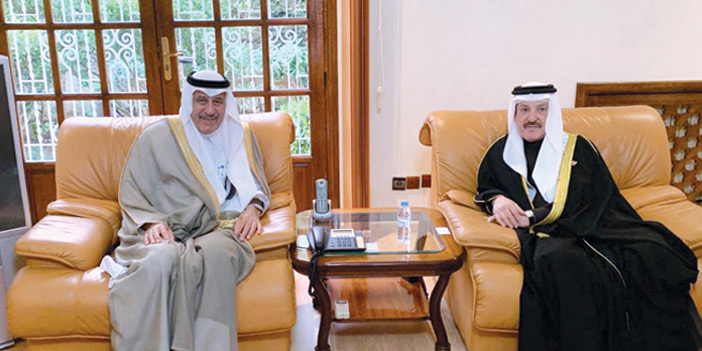  السفير الغريري خلال زيارته السفارة البحرينية في المغرب معزياً