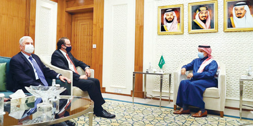  الأمير فيصل بن فرحان مستقبلا مساعد وزير الخارجية الأمريكي