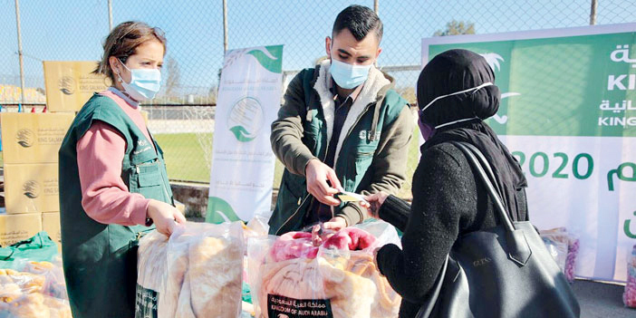 مركز الملك سلمان للإغاثة يواصل توزيع كسوة الشتاء للمحتاجين في لبنان 