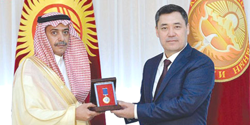  رئيس قرغيزستان مع سفير المملكة
