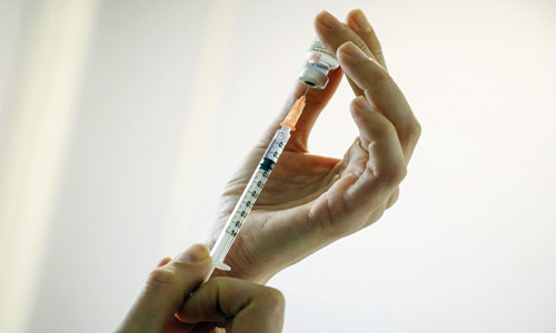 جرعة واحدة من اللقاح تخفض العدوى بين أفراد المنزل الواحد بـ(50) % 