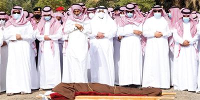 نائب أمير منطقة الرياض يؤدي الصلاة على سحمي بن شويمي 