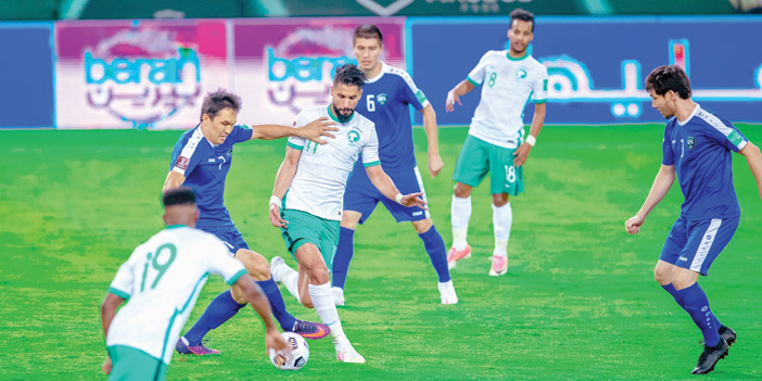  لقطة من مباراة السعودية وأوزباكستان