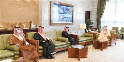 أمير منطقة الرياض يستقبل رئيس مجلس إدارة جمعية «بيان» 