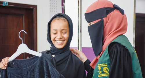 مركز الملك سلمان يرسم الابتسامة على شفاه 1000 يتيم يمني 