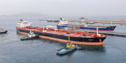  وصول المشتقات النفطية لميناء عدن
