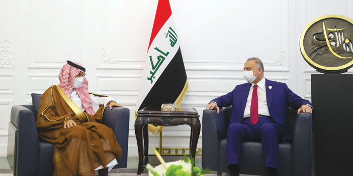  وزير الخارجية خلال لقائه رئيس الوزراء العراقي