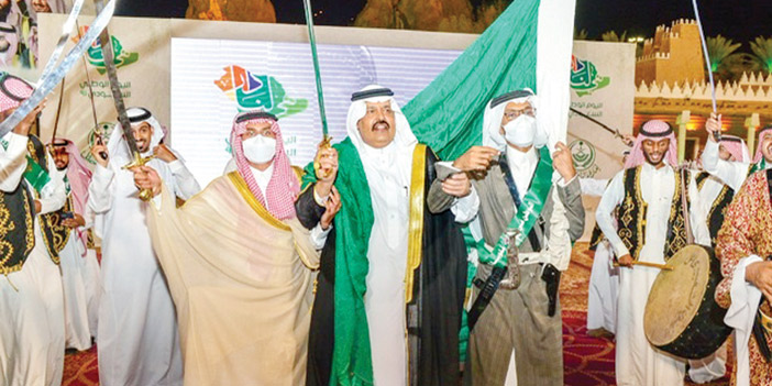 أمير حائل وسمو نائبه خلال العرضة السعودية احتفاء باليوم الوطني91