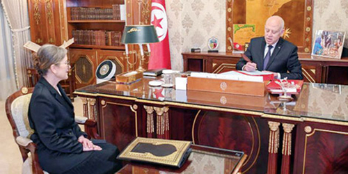  الرئيس التونسي خلال لقائه رئيسة الحكومة نجلاء بودن