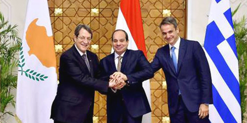 القمة المصرية اليونانية القبرصية تؤكد ضرورة احترام وحدة وسيادة دول المنطقة 