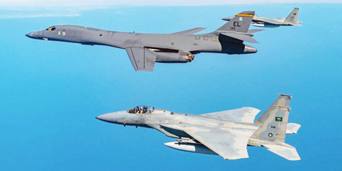 «ف-15 سي» السعودية و «B-1» الأمريكية في تمرين مشترك 