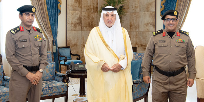 الأمير خالد الفيصل يقلد عدداً من قيادات شرطة منطقة مكة المكرمة رتبهم الجديدة 