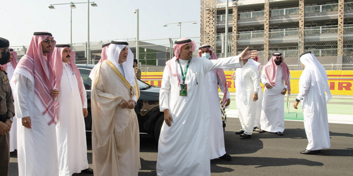 أمير منطقة مكة يقف على آخر التجهيزات لسباق «فورمولا 1 السعودية» 