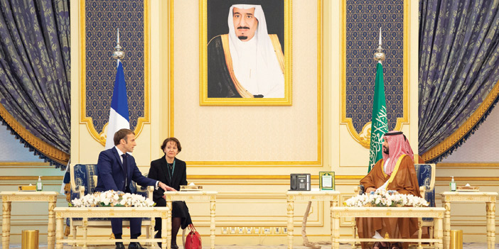 ولي العهد والرئيس الفرنسي يستعرضان العلاقات الثنائية ومجالات الشراكة ومستجدات الأوضاع في منطقة الشرق الأوسط 
