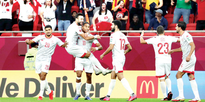  فرحة لاعبي تونس بهدف الفوز
