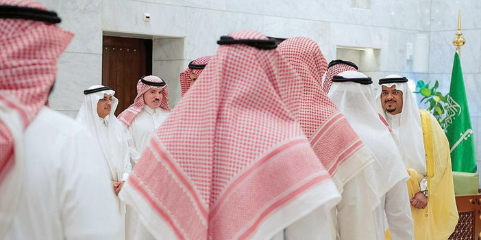 الأمير محمد بن عبدالرحمن مستقبلا وكلاء إمارة منطقة الرياض ومنسوبيها