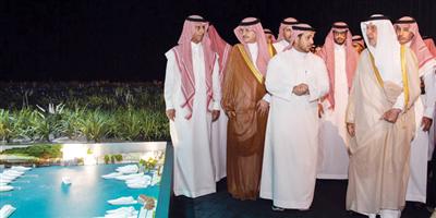 الأمير خالد الفيصل يزور معرض نيوم لتصاميم مدينة المستقبل «ذا لاين» 