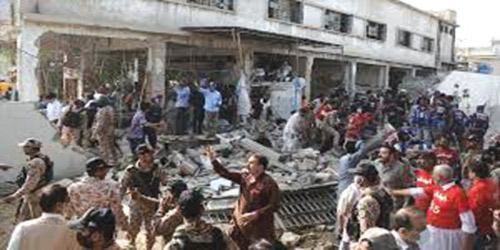 عشرات القتلى ومئات المصابين في هجوم انتحاري في بيشاور الباكستانية 