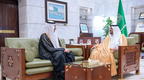 نائب أمير منطقة الرياض استقبل مدير عام خيرية رعاية الأيتام 