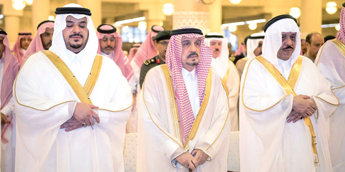 أمير منطقة الرياض ونائبه يستقبلان المهنئين بالعيد 