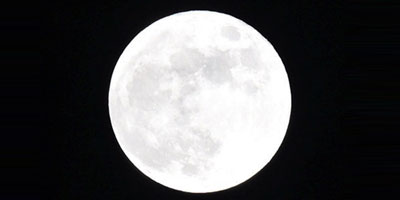 «القمر العملاق».. بالصور 
